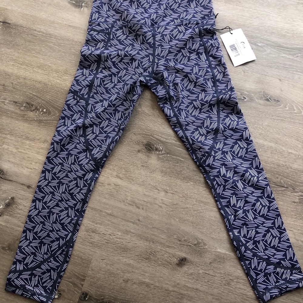 ZYIA Active Light & Tights with Pockets Size 4 NWT